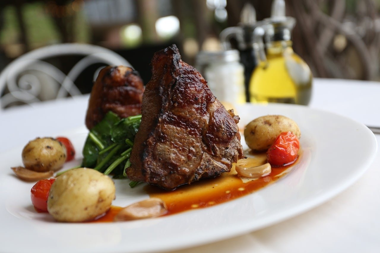 "Erlebe die kulinarische Vielfalt von Wittenberg: Entdecke die besten Restaurants und genieße die köstlichen Speisen der Stadt.